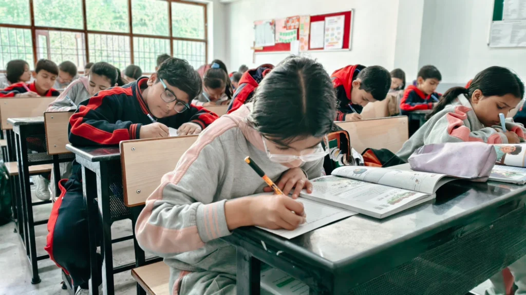 Roots Country School Shimla Admission 2026-27: Fees & Ranking 3 Students studying in a modern smart classroom at Roots Country School Shimla.